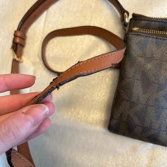 Michael Kors crossbody - Picture 2 of 6